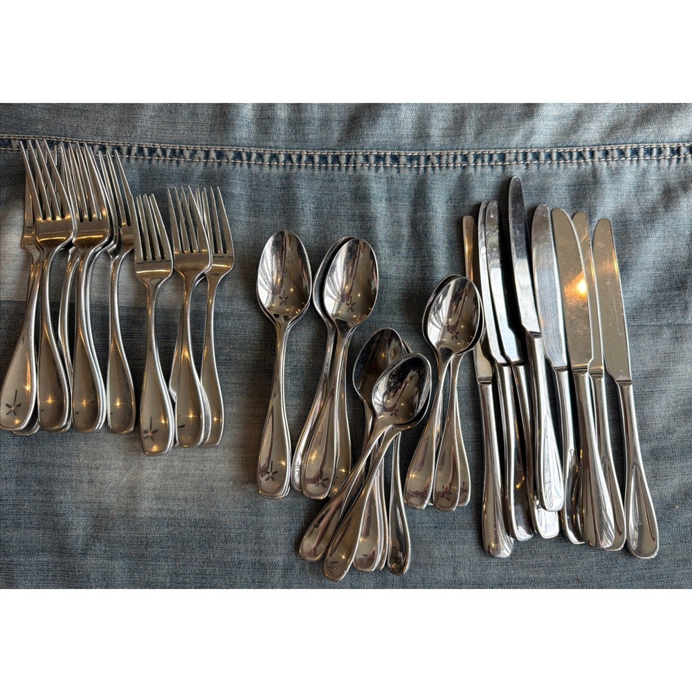 Oneida Glossy VOSS Stainless Steel Flatware Spoons Forks Knives 36 Piece